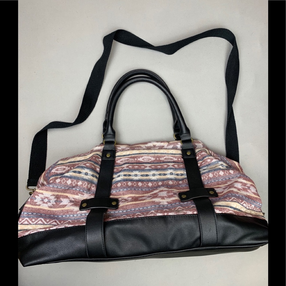 LIKE NEW!🌟Mossimo duffle bag
